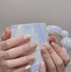 -花岐款式专研健康美甲沙龙