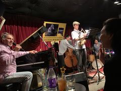 -东岸Cafe 爵士俱乐部