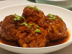 鸭蛋黄狮子头-梅飞酒家(桑园路店)