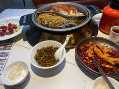 -阿瓦山寨·湘菜现炒·剁椒鱼头王(咸阳总店)