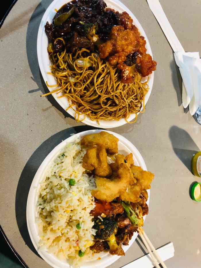 餓到爆炸!哈哈哈哈好吃的快餐店!