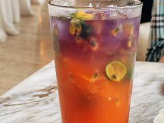 梦幻星空蝶豆花百香果绿茶-The Rug Cafe(王府中环店)