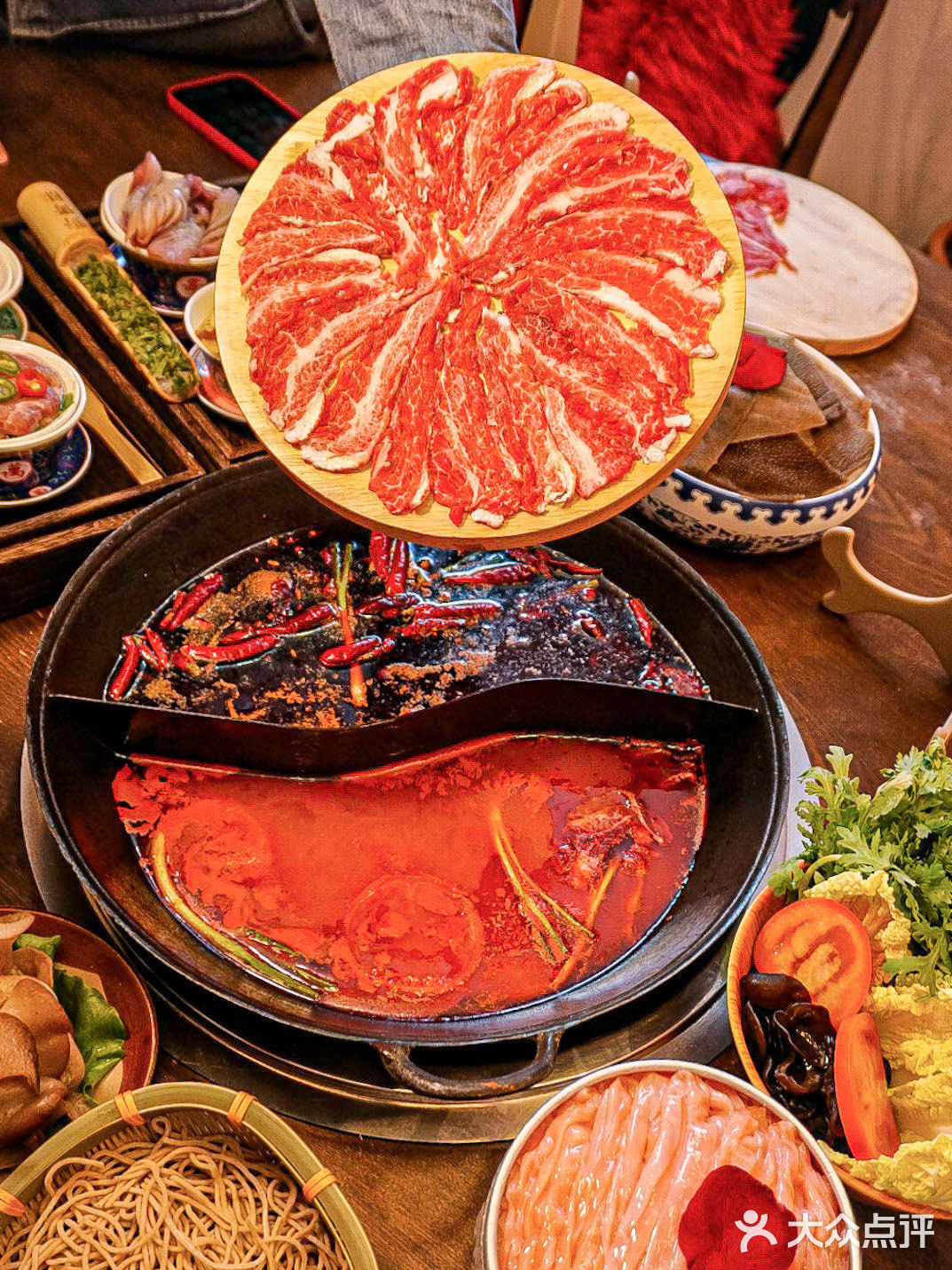 冬天这么冷当然要和朋友一起恰火锅了