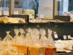 面包甜点陈列柜-OUR Bakery(三里屯太古里店)