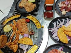 -山野的朋友露营炭火烤肉