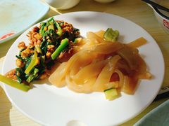 香葱白蘑炒鸡蛋-老舅老蒙肉饼非遗店(一店)