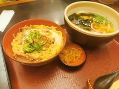 牛肉盖浇饭套餐-杵屋(京都ポルタ店)