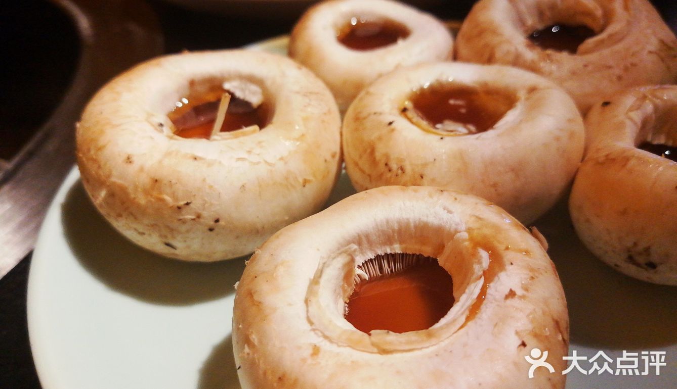 菜量也打大～服务也很周到～小哥哥颜值都好高，嘻嘻