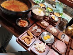 -银米·云南传统过桥米线(双廊黑金冠店)