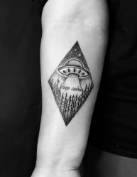 手臂-怪咖纹身刺青