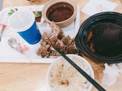 -万和春排骨砂锅米饭(新业广场店)