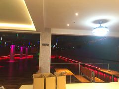 -奔马滚轴溜冰场