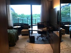 -上海滴水湖皇冠假日酒店