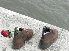 -多瑙河畔鞋履雕塑