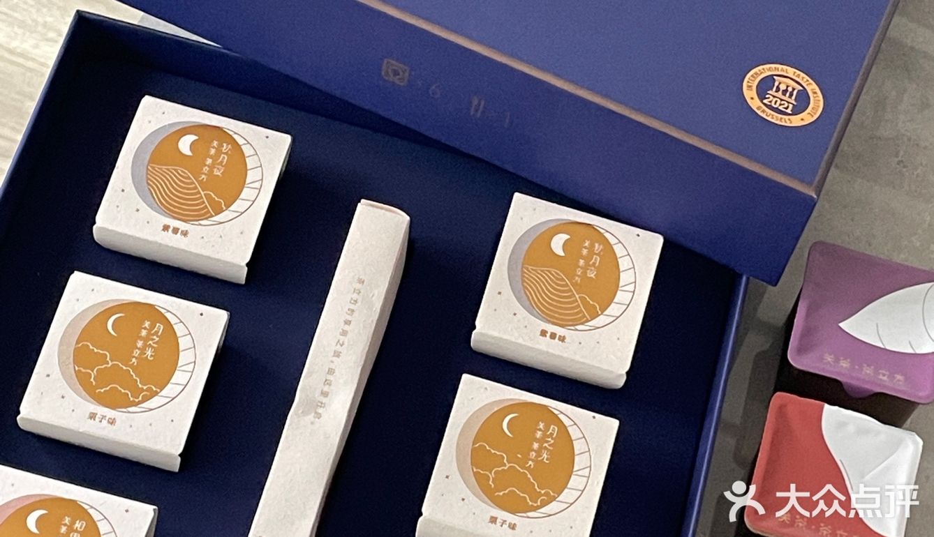 一盒六块，三种口味，紫薯栗子红豆