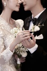 -喜爱高定婚纱摄影