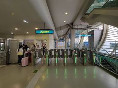 -龙阳路磁悬浮列车总站-停车场