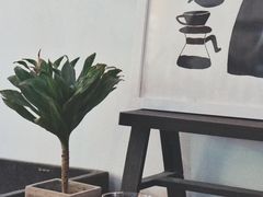 -彳亍咖啡·这里(水湾路店)