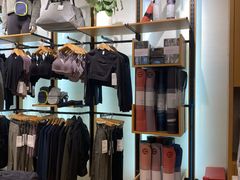 -lululemon(上海浦东IFC店)