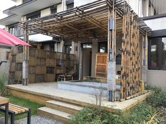 -田园东方蜜桃村的田野营地