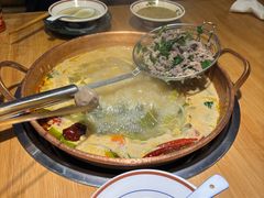 -洱火云南酸菜牛肉火锅(石景山当代商城店)