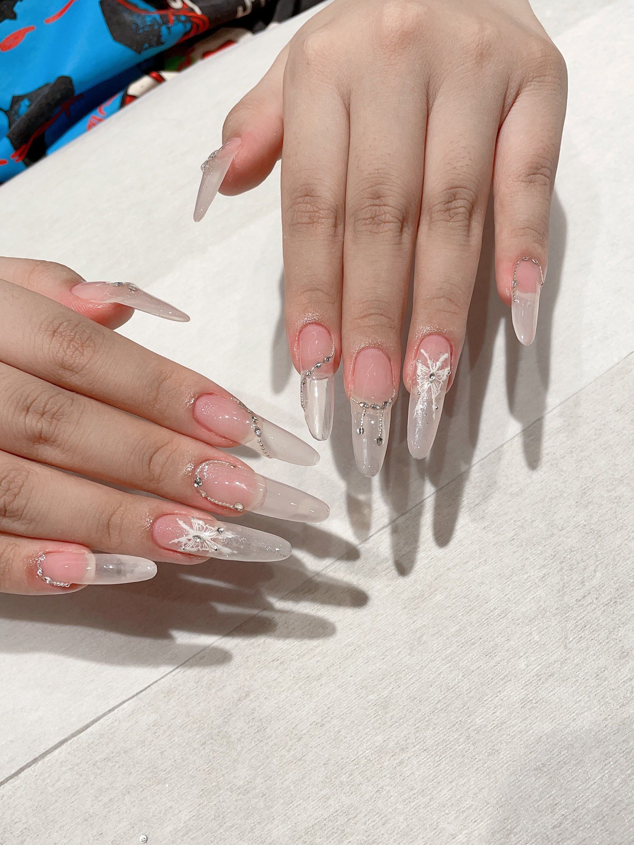 裸色蝴蝶长款美甲