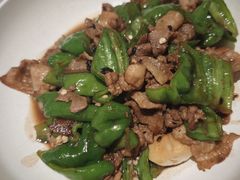 辣椒炒肉-小大董·烤鸭(凤凰汇店)