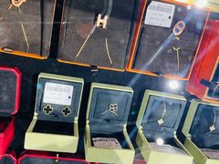 -万物奢潮中古奢侈品(青岛店)