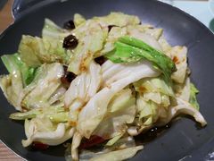 干锅包菜-老妈私房鱼头(欧洲城店)