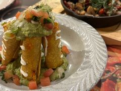 玉米片配牛油果酱-墨纪Mojí墨西哥餐厅(官舍店)