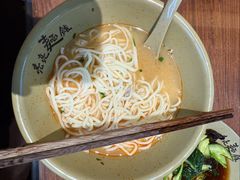 -亮亮面馆(经六路店)