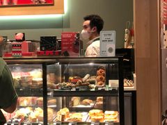 面包甜点陈列柜-星巴克(三亚海棠湾国际免税城店)