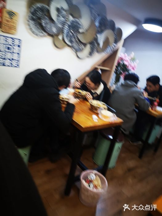 家味螺蛳粉&烤鱼(安远路店)大堂图片
