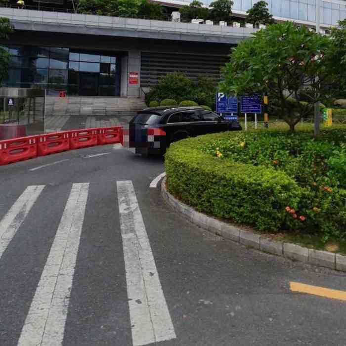 深圳北站東廣場地下停車場-出口