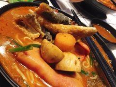 招牌炸酱酸辣米线-肥汁米蘭香港米线(长宁来福士店)