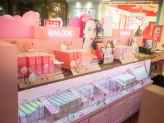 店内环境-4iNLOOK美瞳店(中山公园龙之梦店)