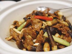 鸡枞菌酱爆牛肉-外滩三号餐厅·创意中餐