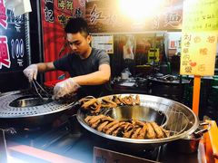 -六合夜市