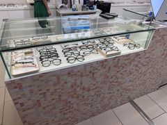 -美式眼镜·授权蔡司.依视路.尼康.豪雅.明月(南翔印象城店)
