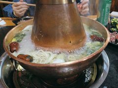 -果松木炭酸菜铜火锅·外婆参鸡汤