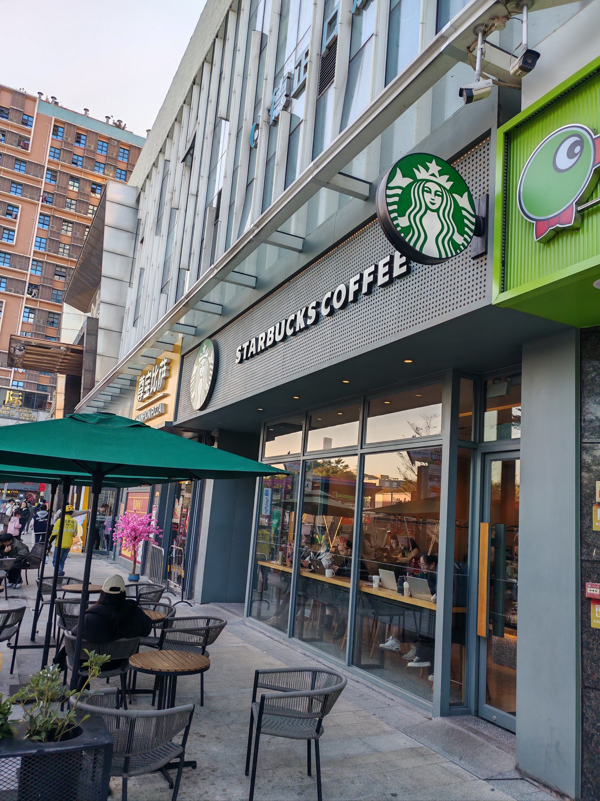 星巴克的蛇年年味