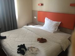 -7天连锁酒店(上海徐家汇龙华路地铁站店)