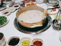 -洪氏嗨捞·广东猪肚鸡·椰子鸡火锅(西咸万象城店)