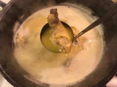 -鲜入围煮花胶鸡海鲜火锅