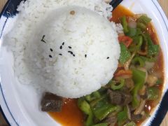 红烧牛肉盖浇饭-伊鼎牛肉面(潍坊路店)