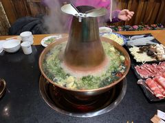 -果松木炭酸菜铜火锅·外婆参鸡汤