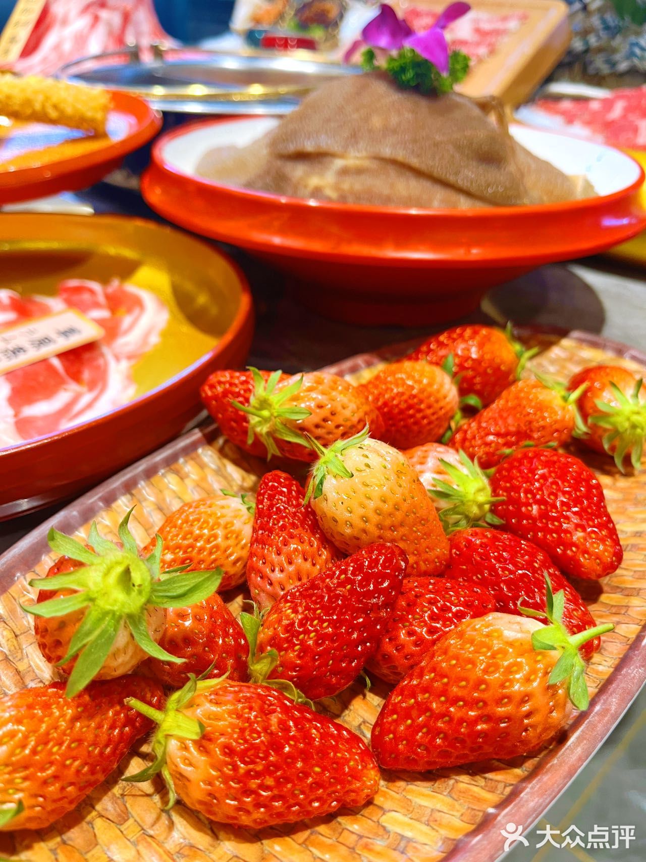 三八带妈妈来吃一绪啦！M9和牛草莓炒酸奶不限量