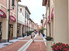 -佛罗伦萨小镇广佛名品奥特莱斯(疏港路店)