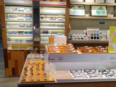 -LOOK眼镜·蔡司依视路配镜(宝山万达店)