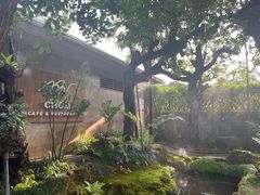 -Chom Cafe and Restaurant